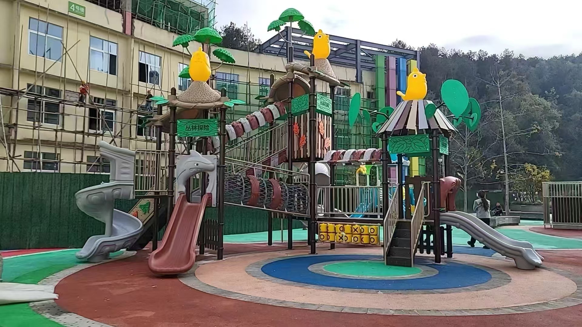 鸟巢乐园滑梯