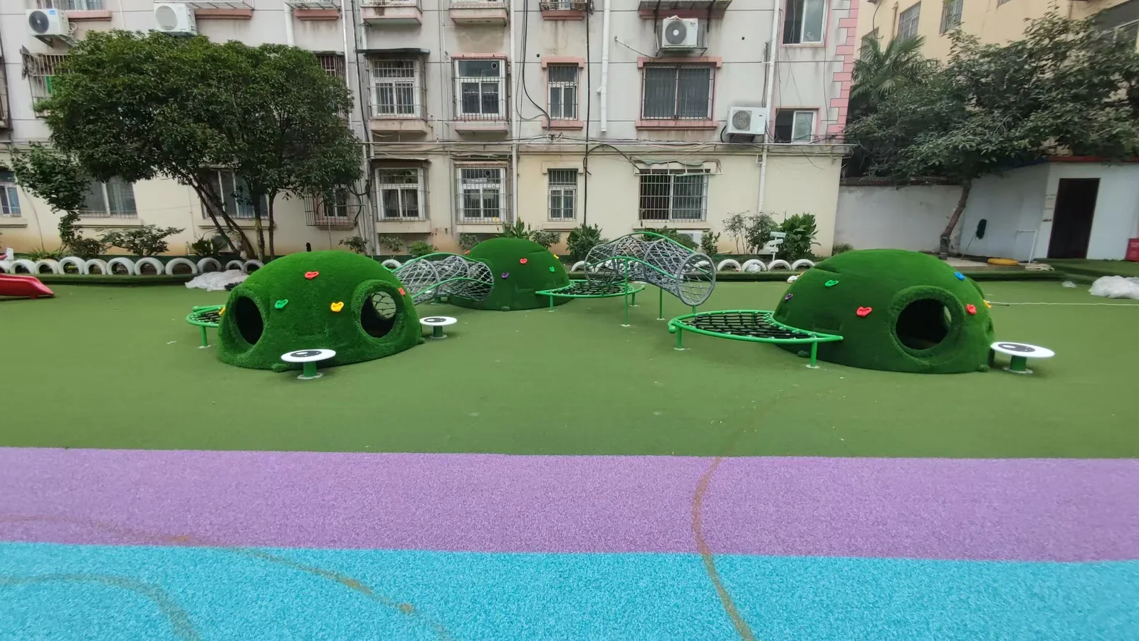 淮南幼儿园人造草坪与草坡攀爬设备整体实景
